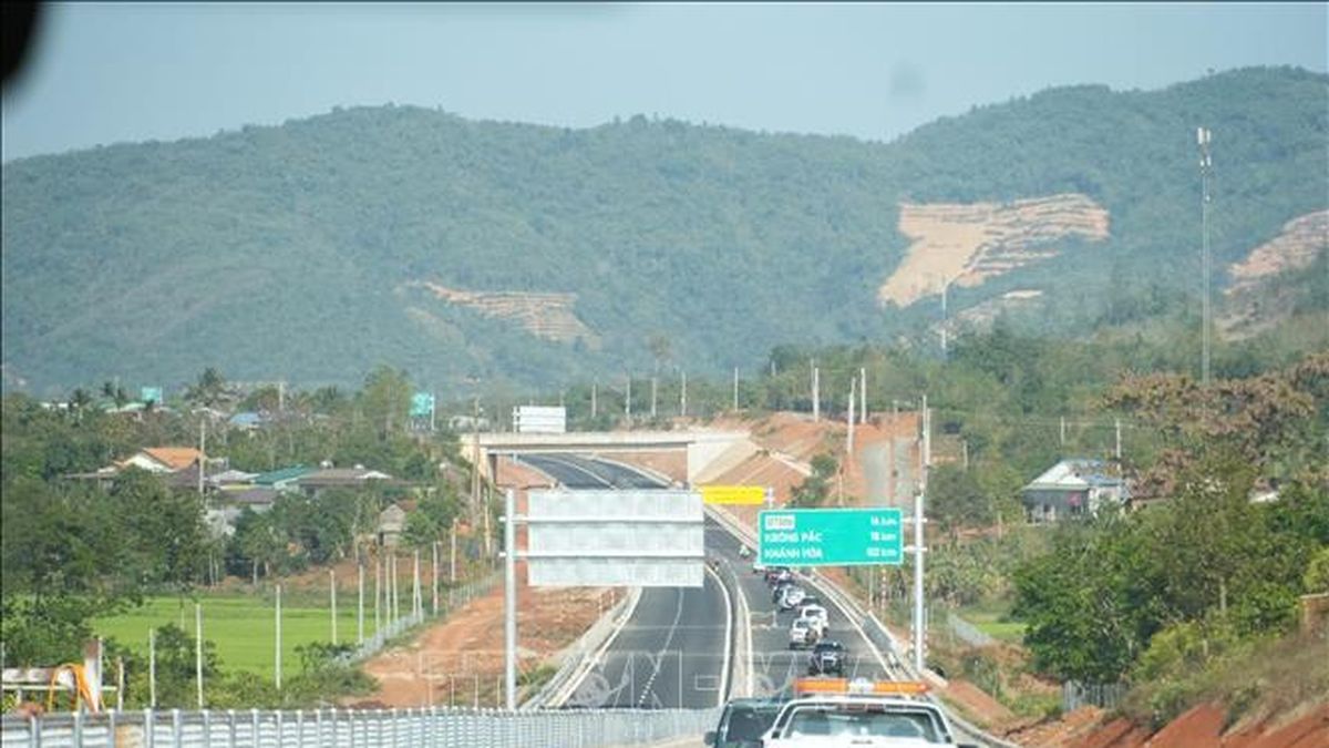 Thông xe 20 km cao tốc Khánh Hòa - Buôn Ma Thuột - Báo Tin Tức TTXVN