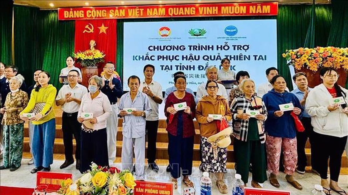 Hỗ trợ hơn 50 tỷ đồng giúp người dân vùng lũ Đắk Lắk - Báo Tin Tức TTXVN