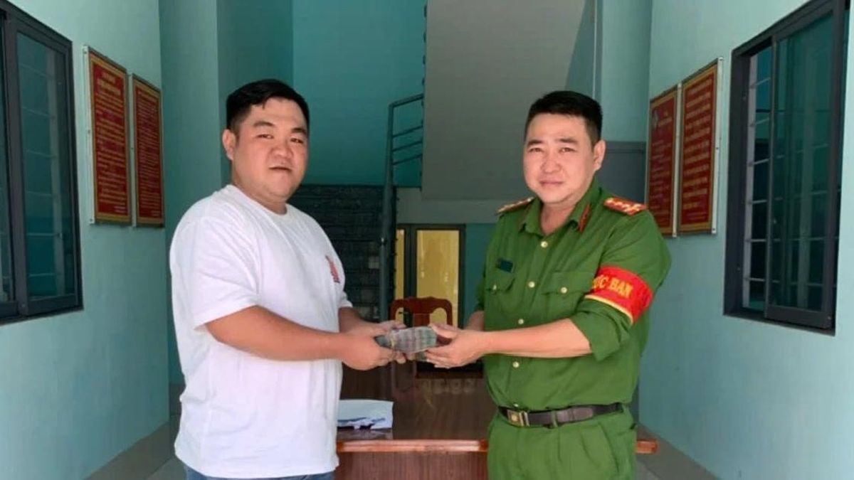Công an xã giúp người chuyển nhầm nhận lại 206 triệu đồng - Báo Công An Nhân Dân