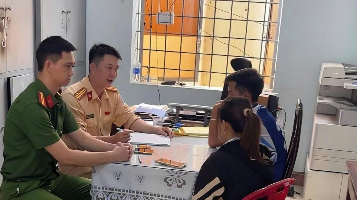 Đắk Lắk: Xử lý một học sinh điều khiển xe đạp điện lạng lách trước đầu ô tô - Báo Xây Dựng