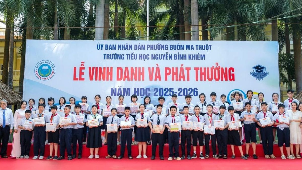 Một trường học ở Đắk Lắk chi hơn 3,5 tỷ đồng khen thưởng học sinh, giáo viên - Báo Giáo Dục & Thời Đại