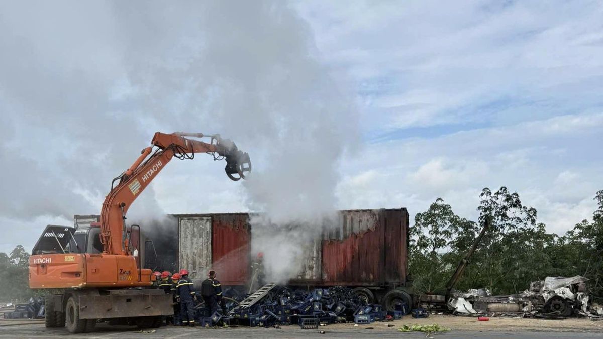 Cháy xe đầu kéo chở 2.500 két bia, thiệt hại ước tính hơn 1 tỉ đồng - Báo Pháp Luật TP.HCM