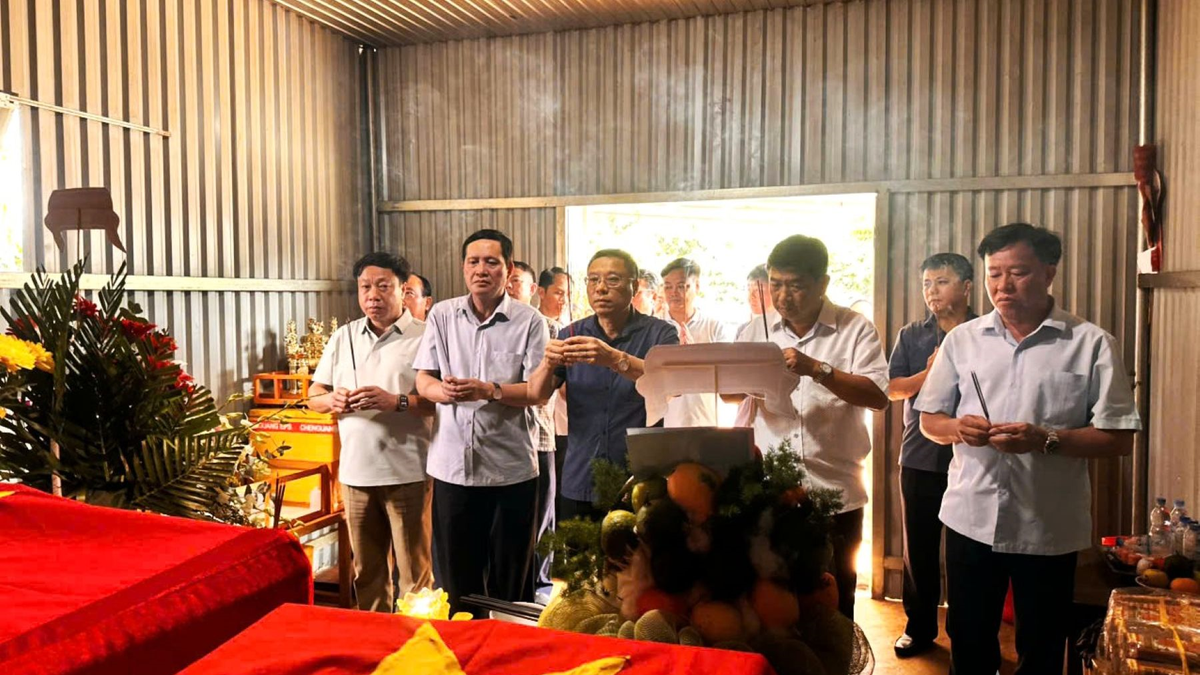Kiểm tra công tác tìm kiếm, quy tập hài cốt liệt sĩ của Đội K51 tại Campuchia - Báo Quân Đội Nhân Dân