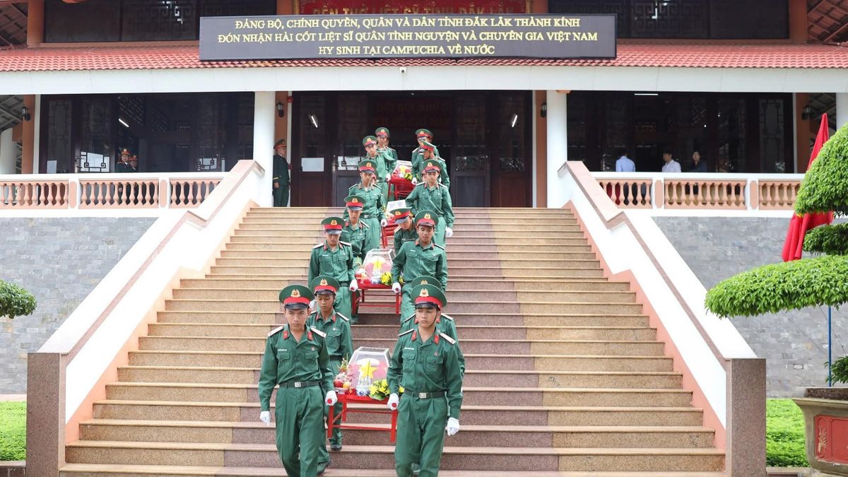 Đắk Lắk đón 27 hài cốt liệt sĩ từ Campuchia trở về đất mẹ - Báo VTC News