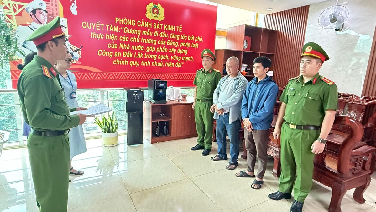 Khởi tố giám đốc và chủ sở hữu công ty vì buôn bán khóa, phụ kiện cửa giả nhãn hiệu lớn - Báo Pháp Luật TP.HCM