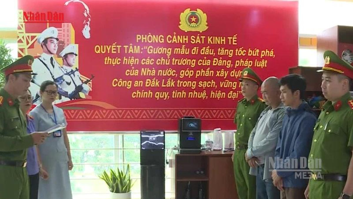[Video] Khởi tố vụ án vi phạm quy định về kế toán và buôn bán hàng giả - Báo Nhân Dân