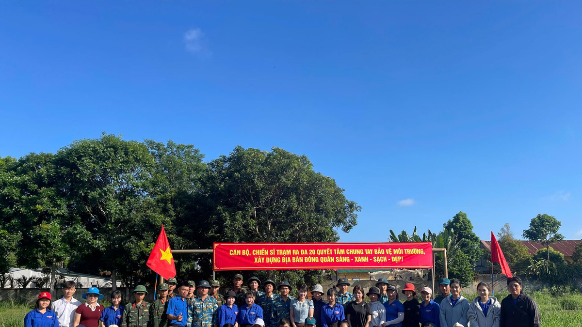Trạm Radar 20 tích cực chung tay làm sạch môi trường - Báo Quân Đội Nhân Dân