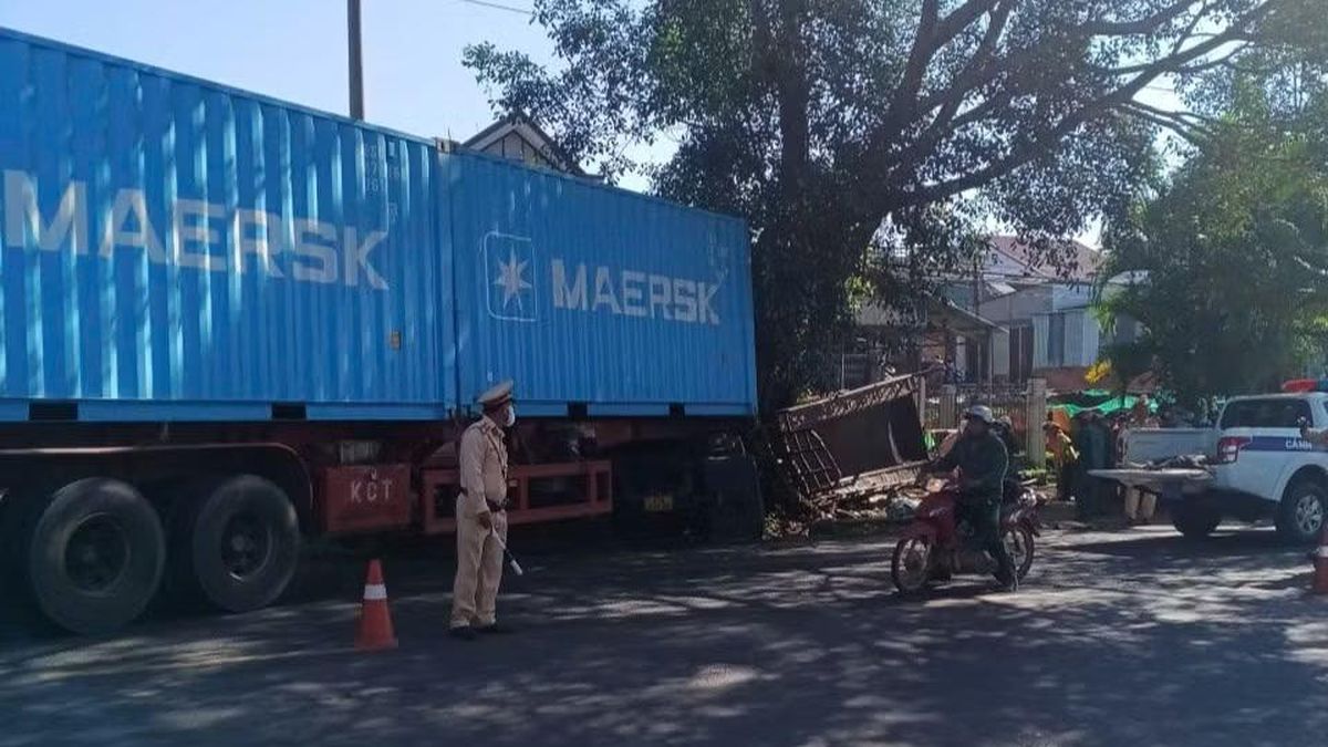 Vụ xe đầu kéo va chạm xe công nông: Thêm 1 người tử vong - Báo Tiền Phong
