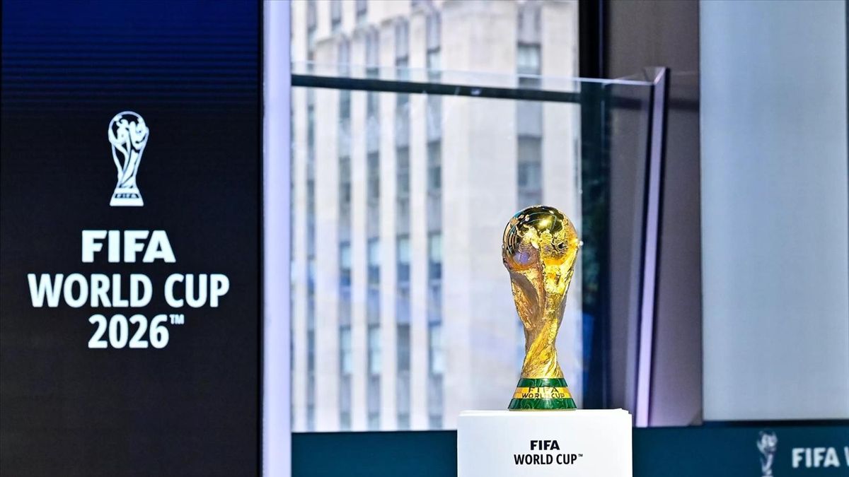 Cúp World Cup 2026 Đến Mexico City: Hàng Ngàn Fan Chờ Đón