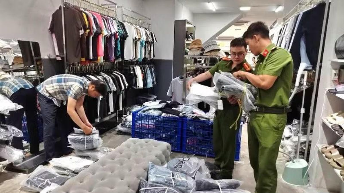 Tạm giữ hơn 1.800 sản phẩm thời trang nghi giả mạo nhãn hiệu tại Đắk Lắk - Chuyên Trang Doanh nhân & Công lý - Báo Công Lý