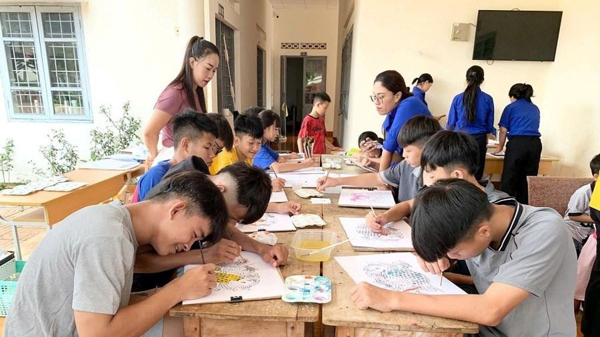 Đắk Lắk: 'Thư viện mùa Xuân' mang niềm vui hè đến với trẻ em có hoàn cảnh đặc biệt - Báo Văn hóa