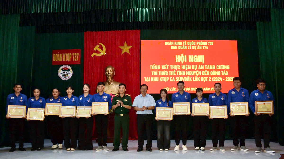 Trí thức trẻ tình nguyện Đoàn Kinh tế - Quốc phòng 737 xung kích, sáng tạo, gắn bó với biên cương - Báo Quân Đội Nhân Dân