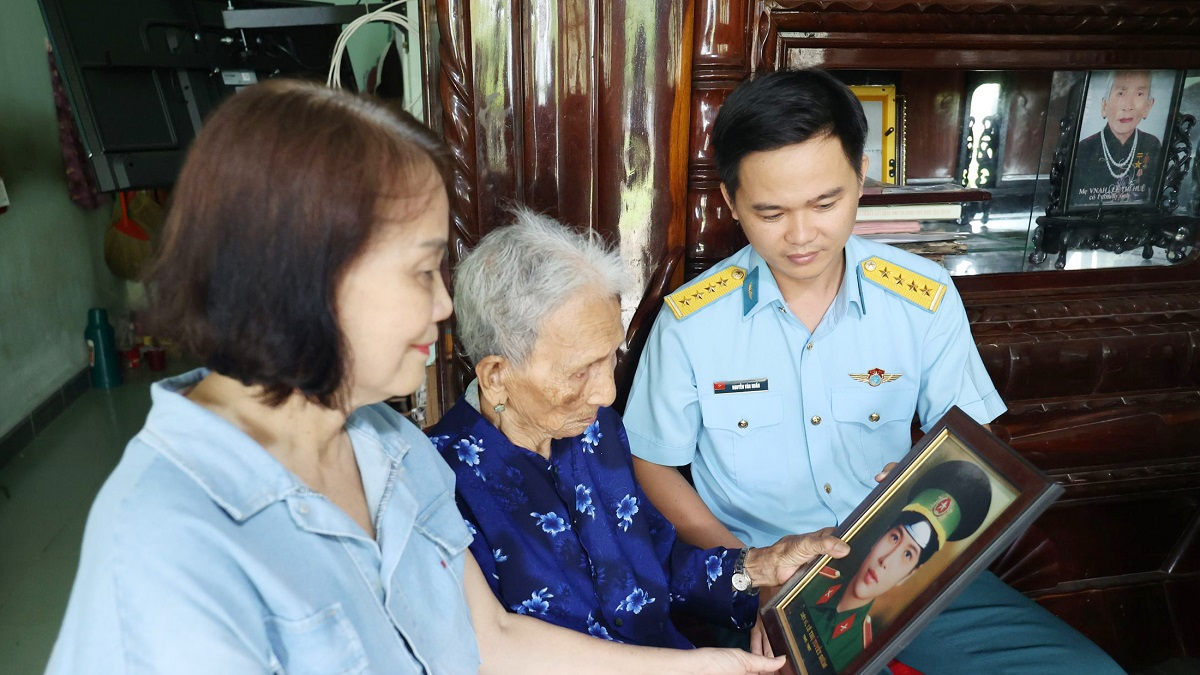 Bà mẹ Việt Nam anh hùng Lê Thị Huệ: Lặng thầm một khúc tráng ca - Báo Quân Đội Nhân Dân