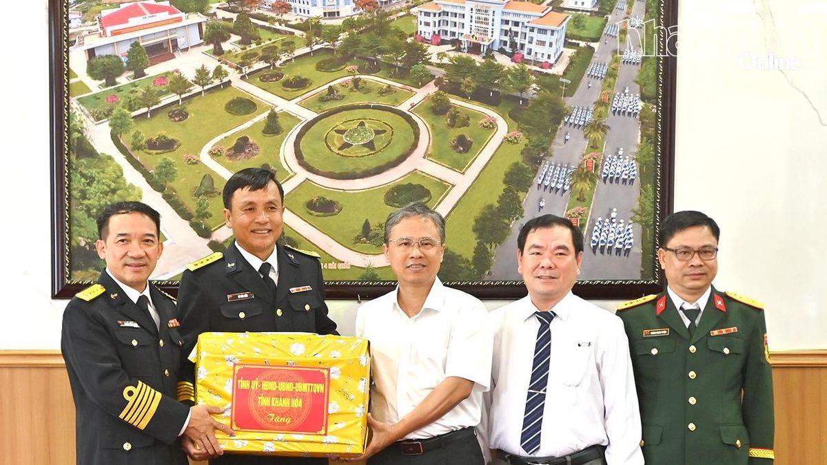 Trung tâm Huấn luyện Vùng 4 tổ chức Lễ tuyên thệ chiến sĩ mới năm 2026 - Báo Khánh Hòa