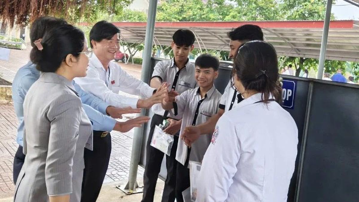 Đắk Lắk có 155 thí sinh vắng thi và 1 thí sinh bị đình chỉ thi ở môn thi Ngữ văn - Báo Nhân Dân