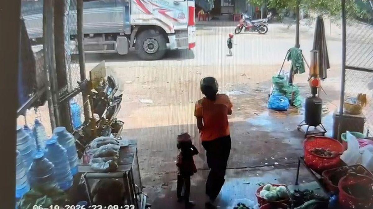 Bé trai 3 tuổi chạy qua đường, bị xe tải cán tử vong: Camera ghi lại khoảnh khắc đau lòng - Chuyên trang Góc nhìn pháp lý - Tạp chí Người đưa tin
