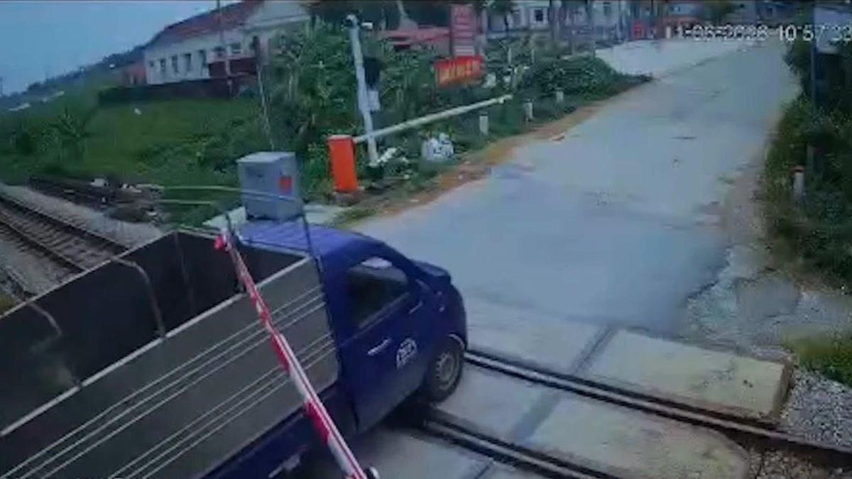 Phát hiện, xử phạt 68 trường hợp vi phạm TTATGT đường sắt - Báo Lào Cai