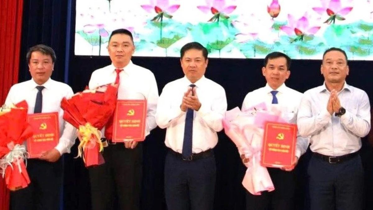 Đắk Lắk công bố quyết định điều động, luân chuyển nhiều lãnh đạo chủ chốt - Báo Tiền Phong