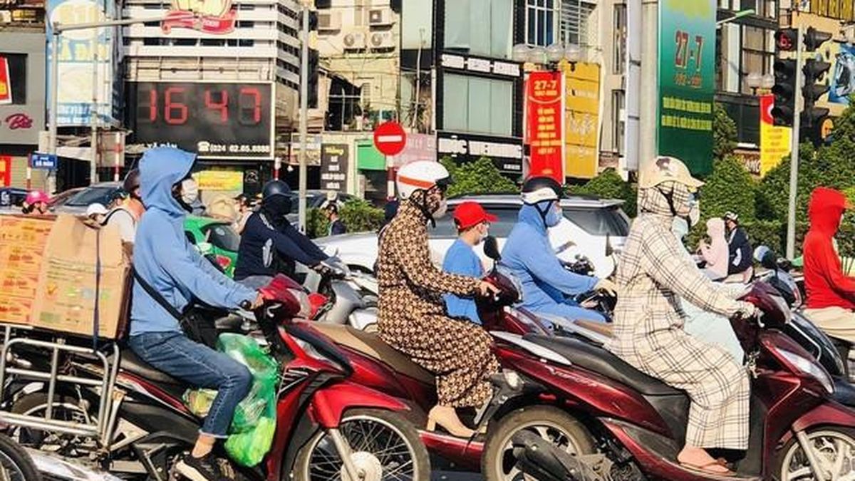 Miền Trung nắng nóng gay gắt kéo dài trên 39 độ C - Báo Sức Khỏe & Đời Sống