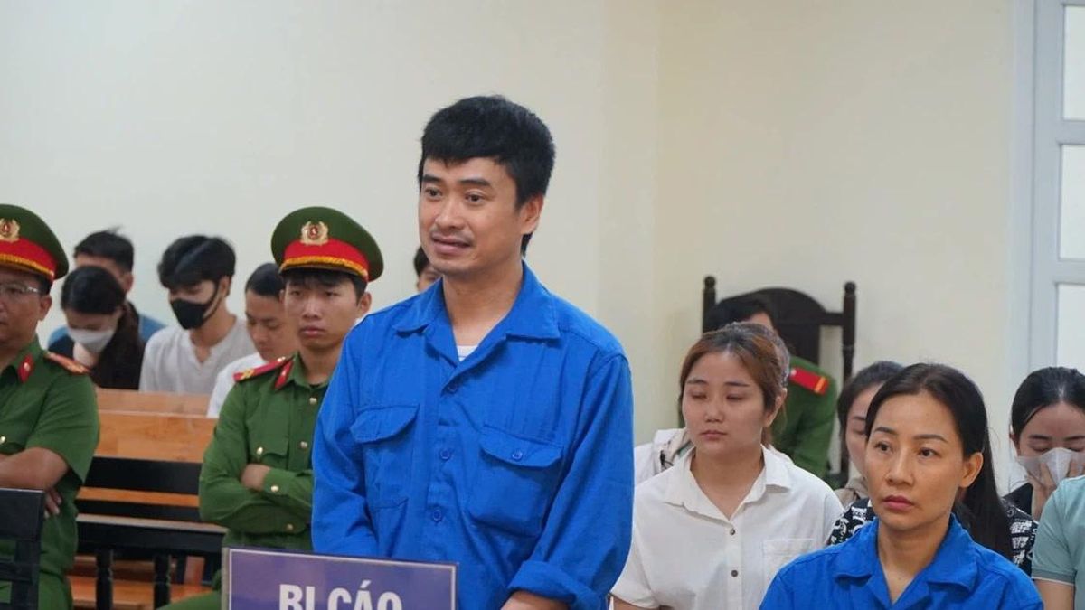 Cựu Chủ tịch Công ty Việt Á Phan Quốc Việt được trích xuất, hầu tòa tại Đắk Lắk - Báo Tiền Phong