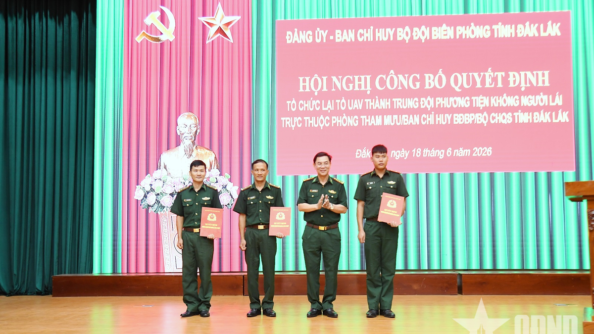Đắk Lắk công bố quyết định thành lập Trung đội phương tiện không người lái - Báo Quân Đội Nhân Dân