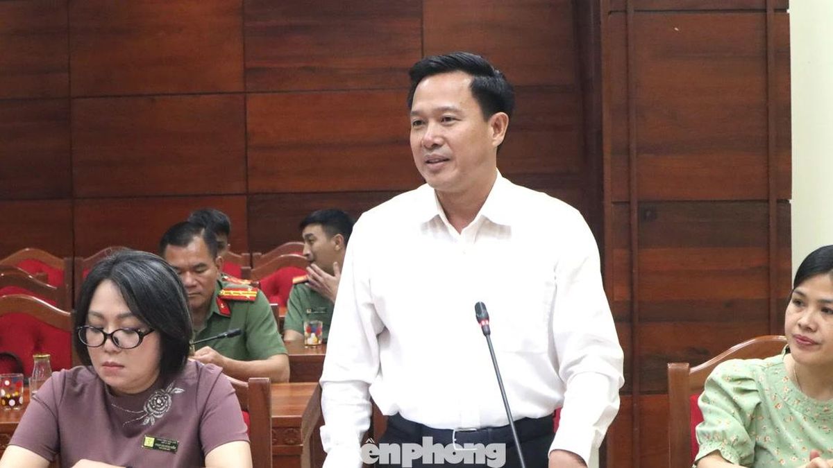 Vì sao trường tư cấm học sinh mang điện thoại vào lớp, trường công thì không? - Báo Tiền Phong