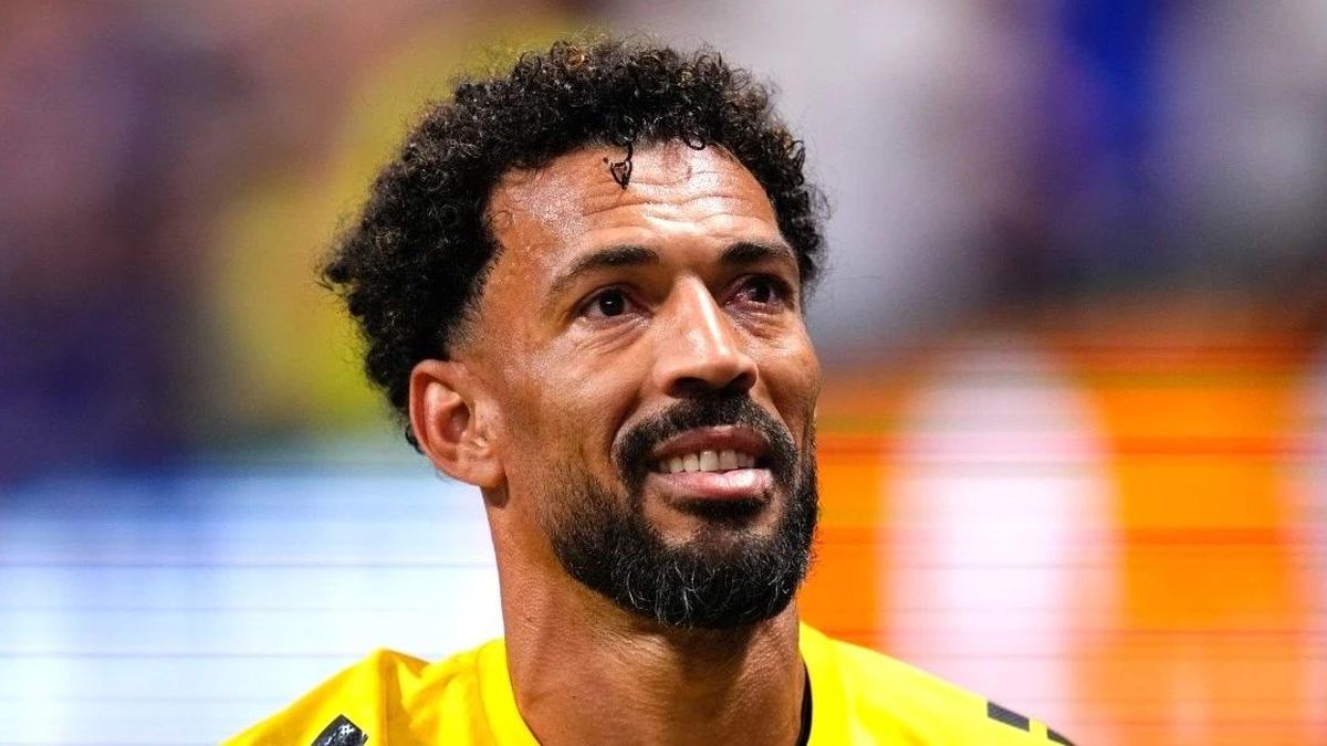 Thủ môn Vozinha gây sốt với 15 triệu người theo dõi sau trận hòa Uruguay