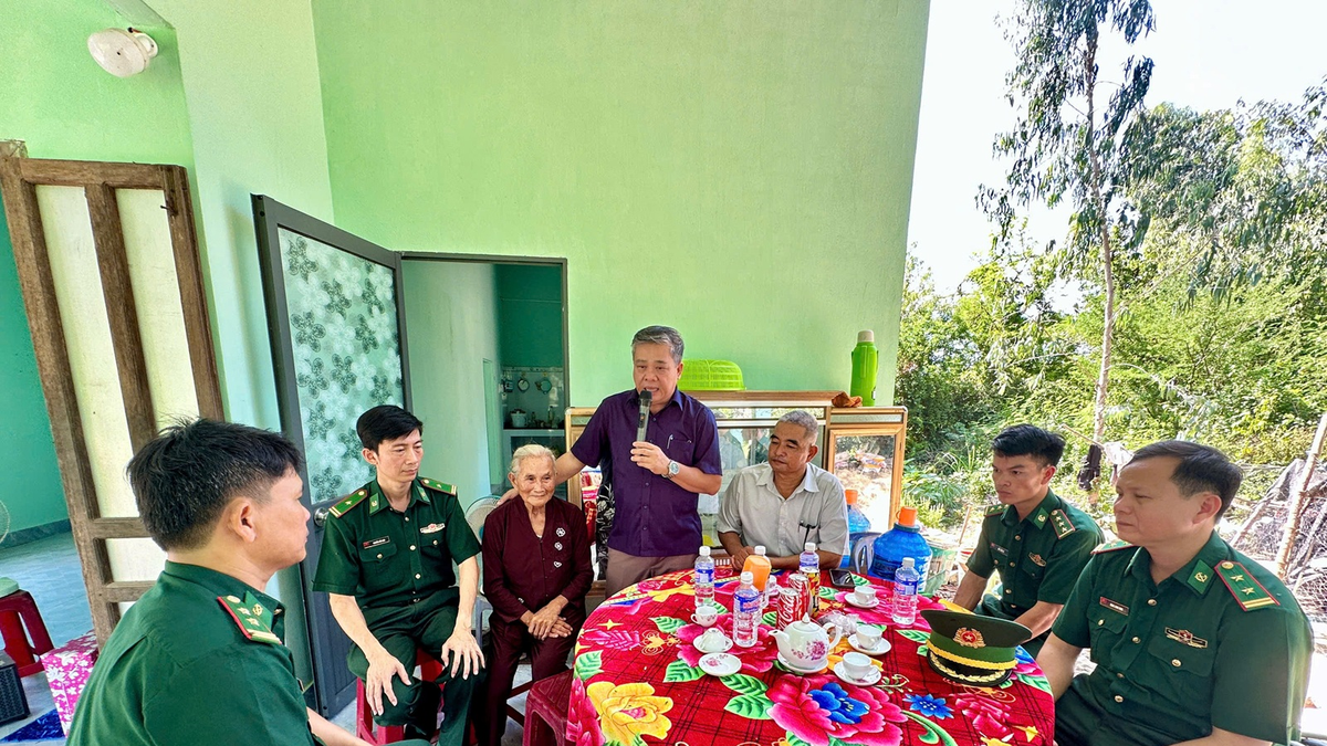 Bộ đội Biên phòng tỉnh Đắk Lắk bàn giao nhà 'Đại đoàn kết' tặng hộ nghèo - Báo Quân Đội Nhân Dân