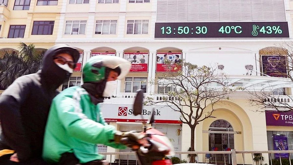 Sắc đỏ bao trùm Bắc bộ đến Trung bộ, Hà Nội là tâm điểm của nắng nóng vượt 40 độ C - Chuyên trang An Ninh Thủ Đô - Báo Công an nhân dân