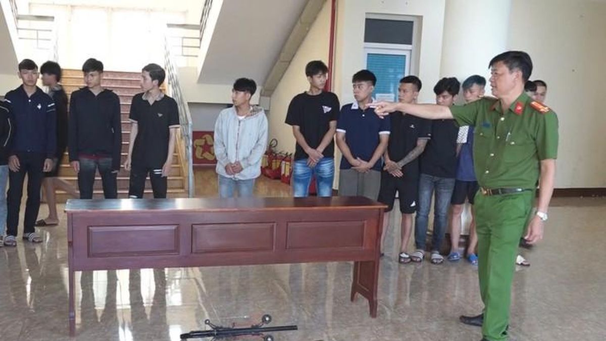 Bắt giữ 9 đối tượng mang dao, nỏ bắn bi sắt đi hỗn chiến lúc rạng sáng - Báo Sức Khỏe & Đời Sống