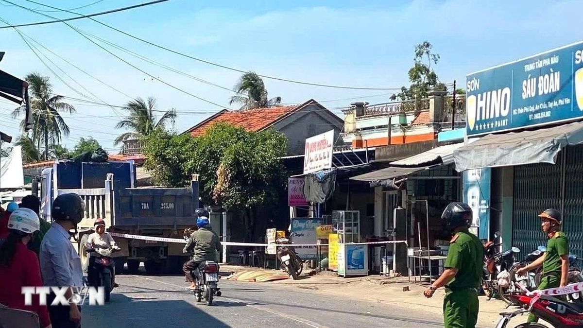 Đắk Lắk: Xe tải va chạm xe máy cùng chiều khiến 2 mẹ con thương vong - Báo VietnamPlus