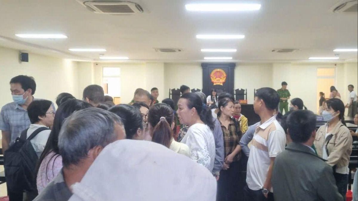 Nhiều bị hại vượt hàng chục cây số đến tòa nhưng phiên xử cựu giám đốc Bệnh viện vùng Tây Nguyên bị hoãn - Báo Pháp Luật TP.HCM
