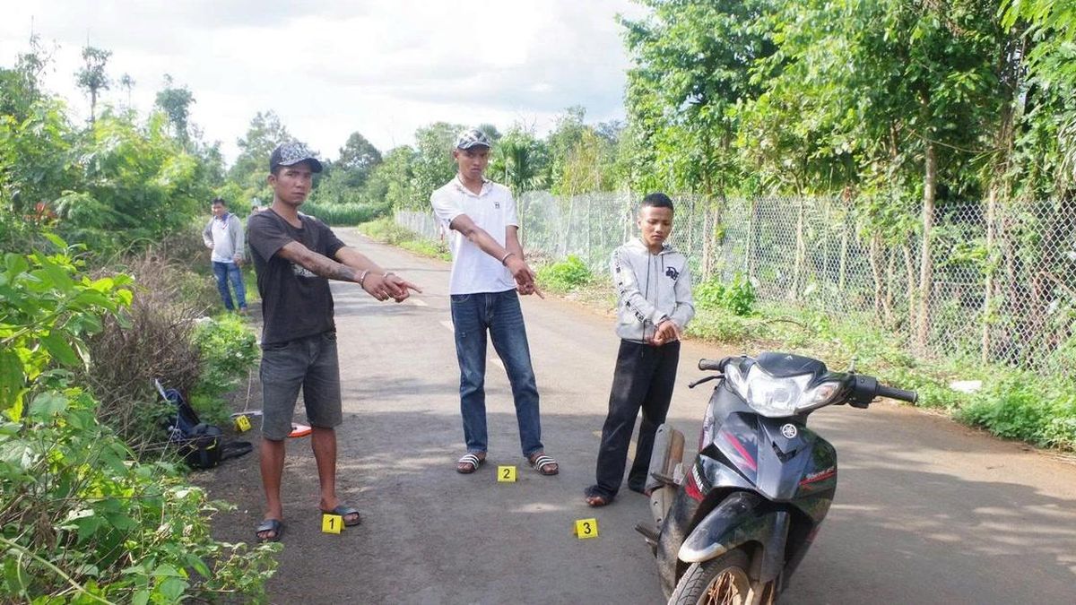 Bắt 3 người dùng dao cướp điện thoại của nhóm học sinh ở Đắk Lắk - Báo Giáo Dục & Thời Đại