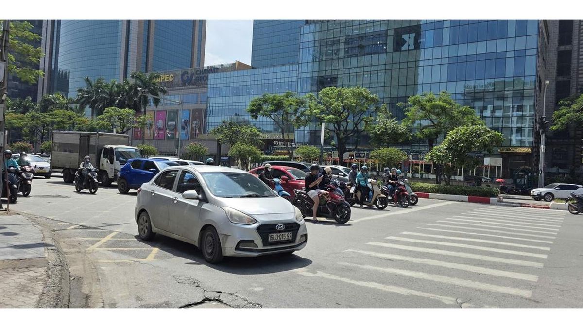 Nắng nóng gay gắt ở miền Trung và mưa dông liên tiếp ở miền Bắc kéo dài đến khi nào? - Báo Sức Khỏe & Đời Sống