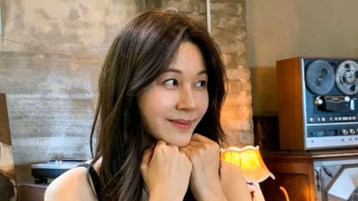 Nhan sắc không tuổi của nữ diễn viên Kim Ha Neul ở tuổi 48 - giải trí news from Báo Mới