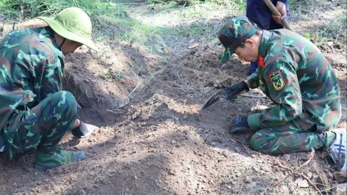 Khai quật địa điểm nghi chôn cất hài cốt liệt sĩ trong Vườn Quốc gia Yok Đôn - Báo Công An Nhân Dân
