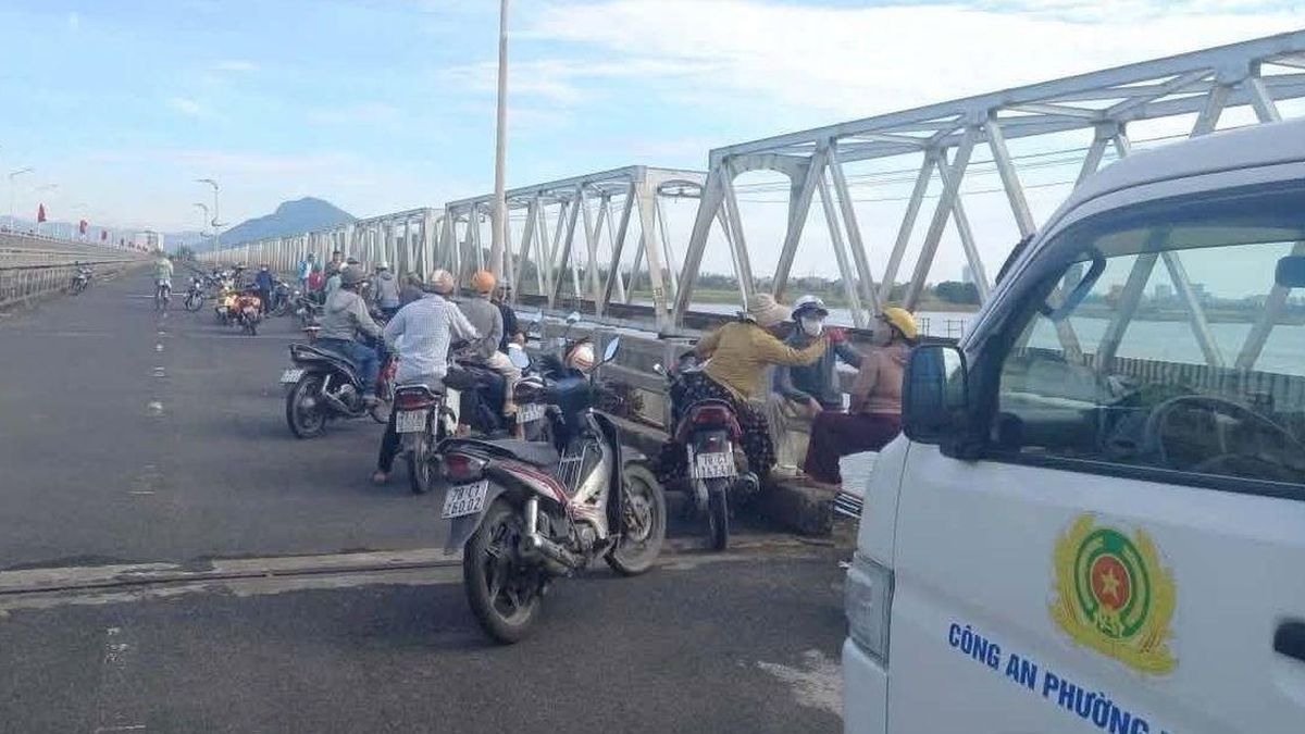 Vụ người phụ nữ nhảy xuống sông trước mặt con trai: Hé lộ hoàn cảnh khiến nhiều người nghẹn lòng - Chuyên trang Góc nhìn pháp lý - Tạp chí Người đưa tin