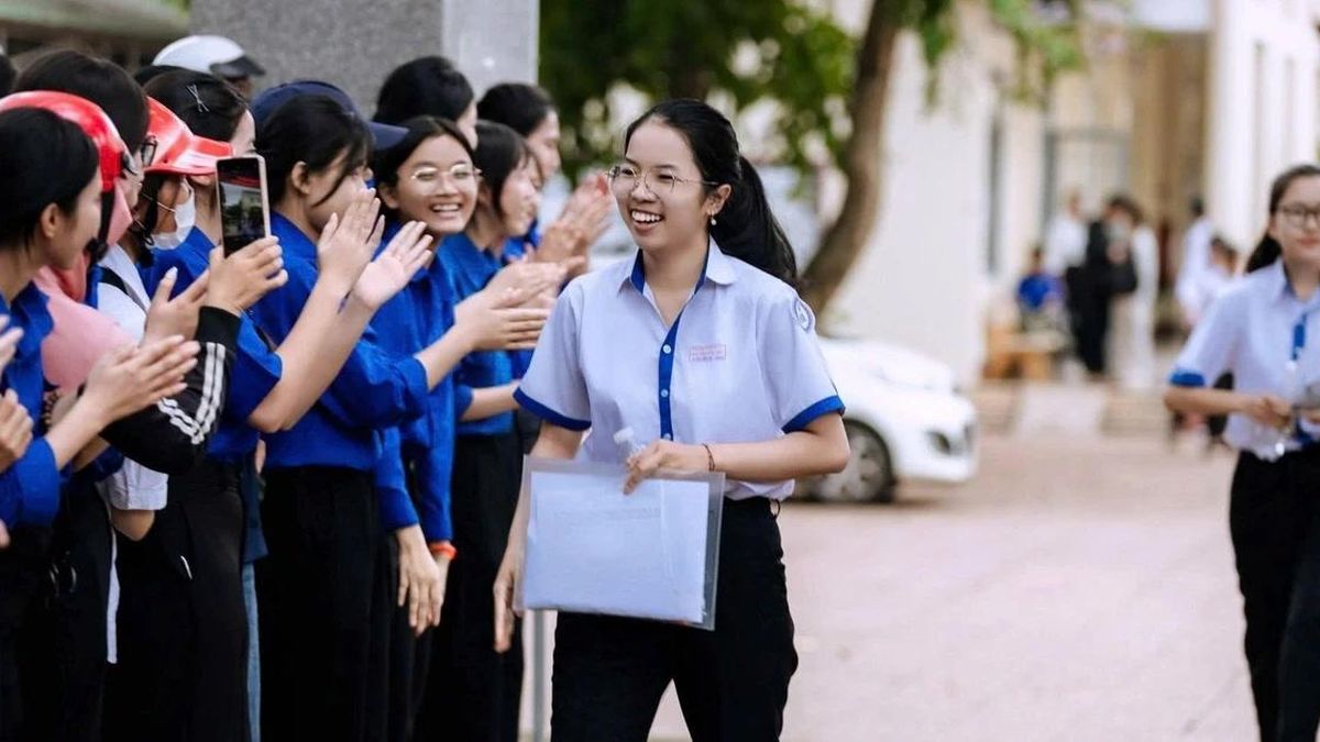 Bố làm thợ hồ, nữ sinh Đắk Lắk đạt thủ khoa khối B00 với 3 điểm 10 - Báo Giáo Dục & Thời Đại