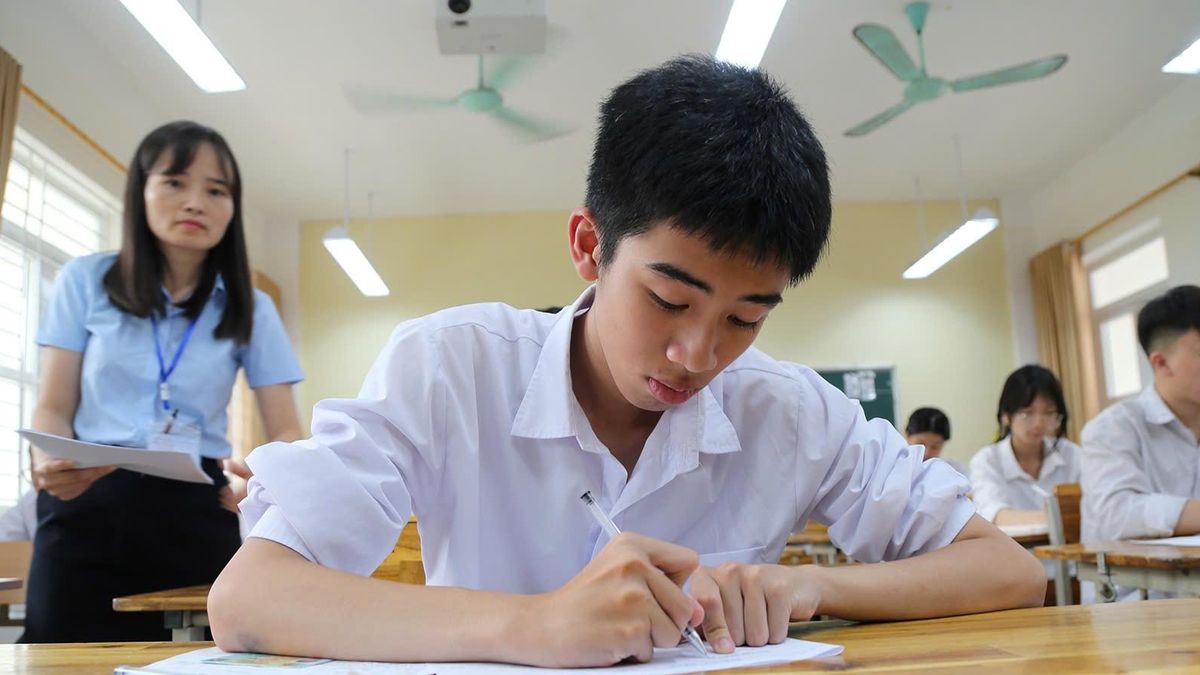 Ninh Bình dẫn đầu điểm môn Địa lý thi tốt nghiệp THPT 2026 trong 34 tỉnh thành - Báo VietnamNet