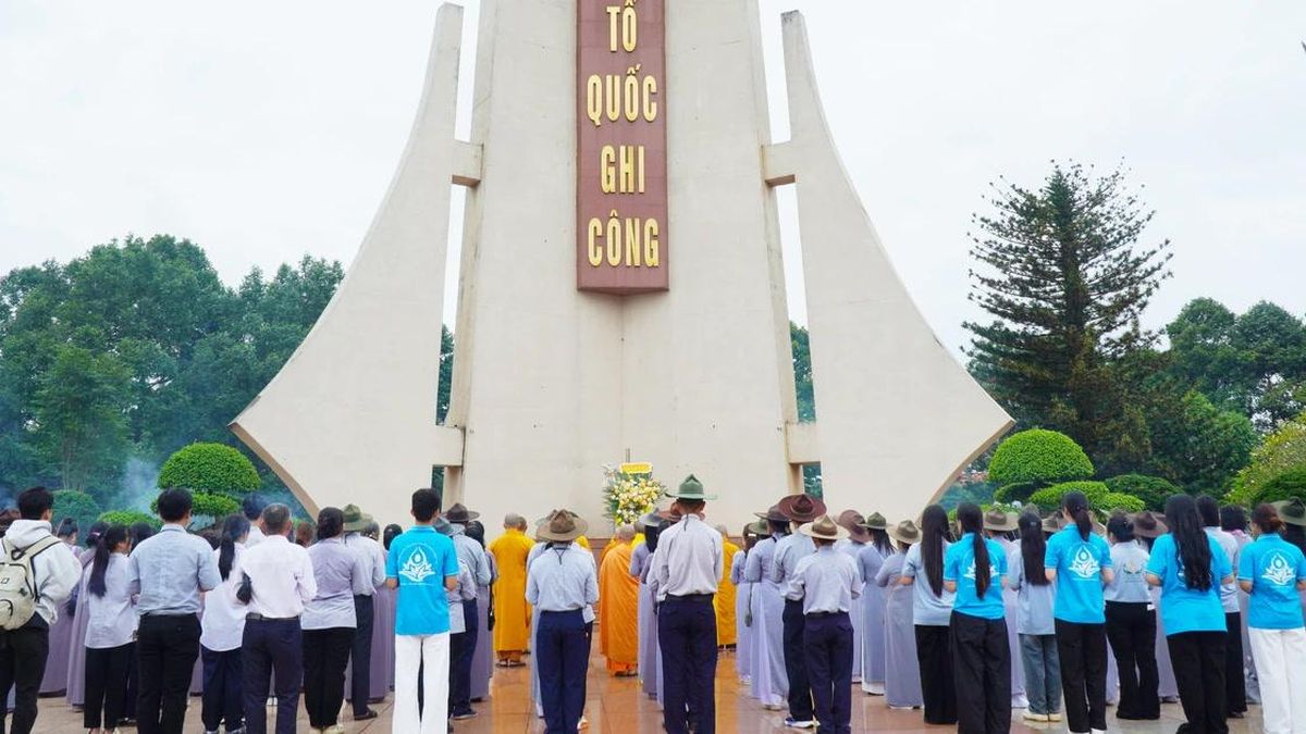 Đắk Lắk: Dâng hương tưởng niệm anh hùng liệt sĩ trước thềm Đại hội đại biểu Phật giáo tỉnh lần thứ I - Giác ngộ