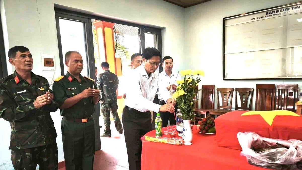 Quy tập 2 hài cốt liệt sĩ ở vườn cà phê, phát hiện một số mảnh bộ đàm - Báo VietnamNet