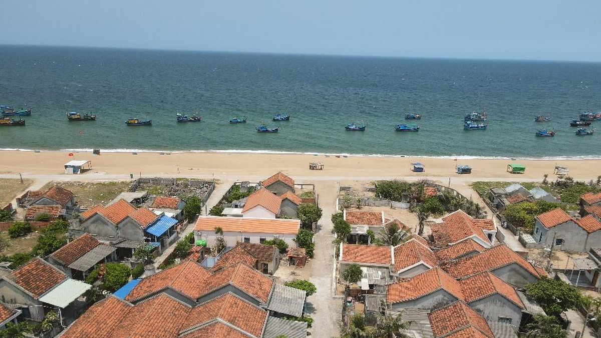Làng Lò: Mái ngói đỏ trải dài bên bờ đại dương xanh - Báo Sài Gòn Giải Phóng