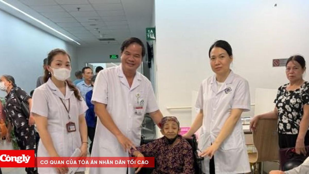 Giám đốc Bệnh viện Bạch Mai khám sức khỏe miễn phí cho người có công tại Ninh Bình