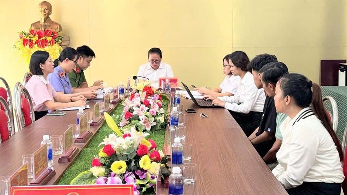 Phiên họp xem xét, áp dụng biện pháp chuyển hướng đối với người chưa thành niên phạm tội - Báo Bảo Vệ Pháp Luật