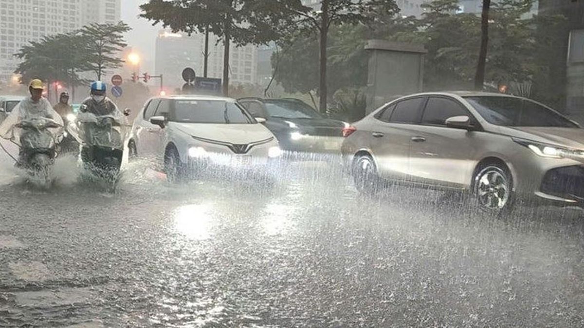 Mưa dông bao trùm nhiều khu vực, cảnh báo lũ quét và sạt lở đất ở Lào Cai, Đắk Lắk - Báo Sức Khỏe & Đời Sống