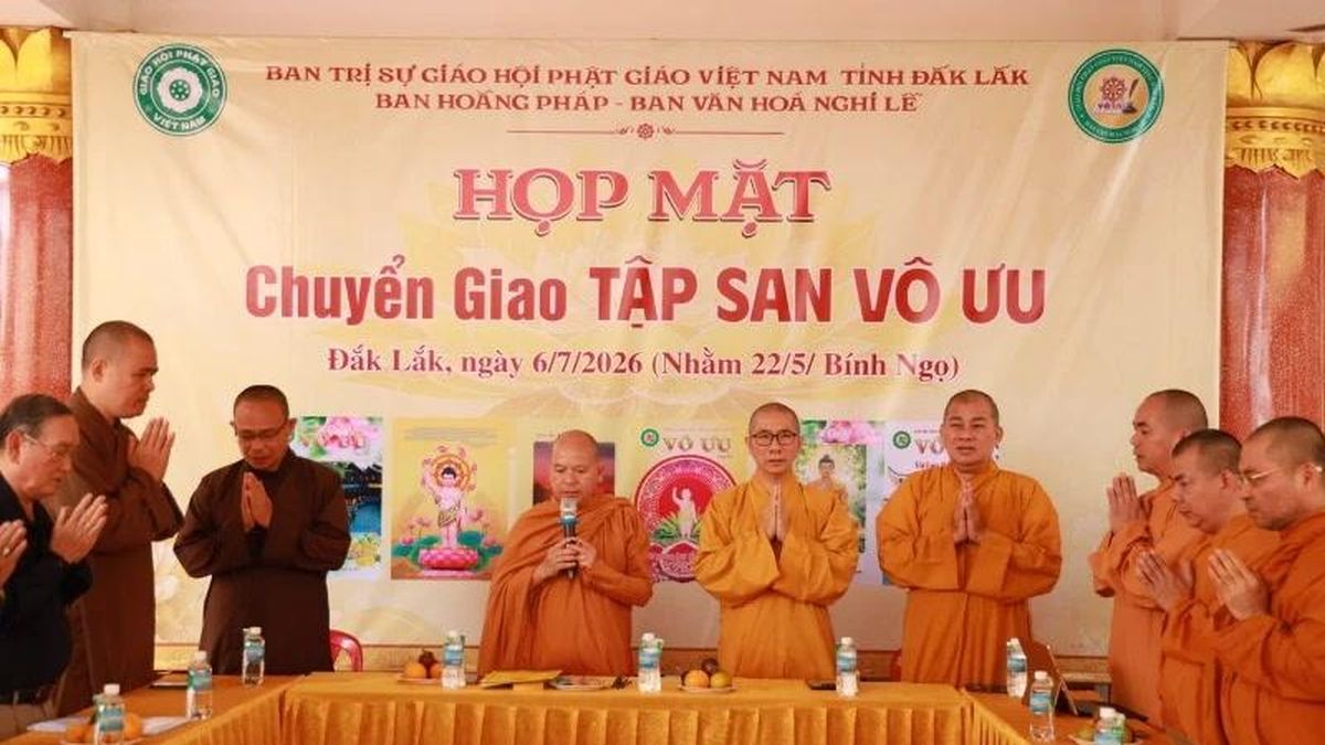 Đắk Lắk: Ban Văn hóa - Nghi lễ Phật giáo tỉnh tiếp nhận tập san Vô Ưu - Giác ngộ