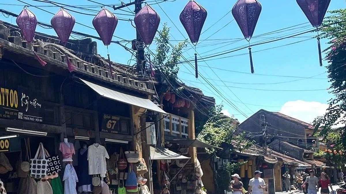 Cảnh báo nắng nóng ở khu vực Trung Bộ còn kéo dài trong nhiều ngày tới - Báo Nhân Dân