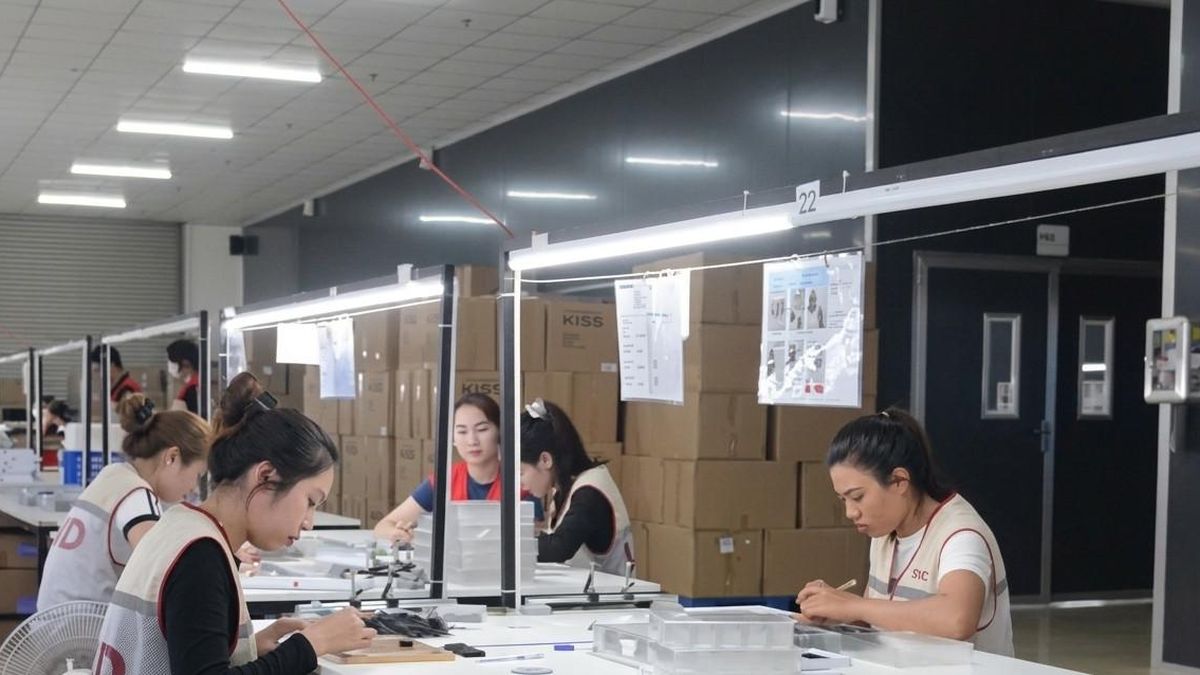 Từng bước nâng cao tỷ lệ công nhân tiếp cận thông tin pháp luật trên nền tảng số - Báo VietnamNet