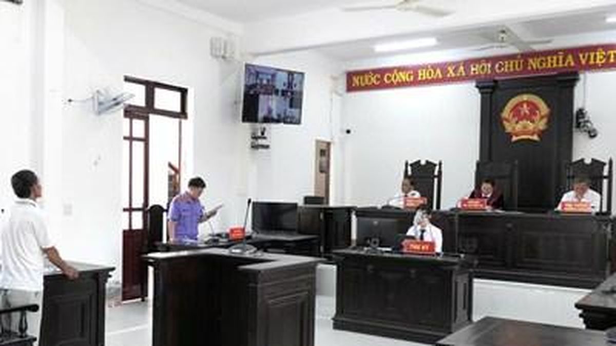 Phối hợp tổ chức phiên tòa rút kinh nghiệm 2 vụ án hành chính - Báo Bảo Vệ Pháp Luật
