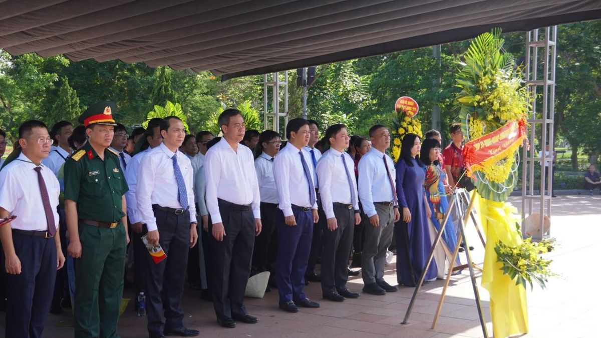 Đoàn công tác tỉnh Đắk Lắk tri ân các anh hùng liệt sĩ tại tỉnh Quảng Trị - Báo Quảng Trị